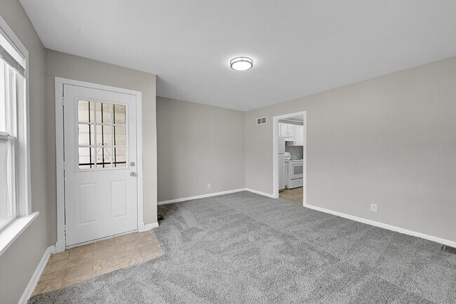 Foto del edificio - $1,150 - 2 Bed, 1 Bath Updated Unit in She...