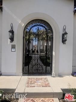 Primary Photo - 1049 S Orange Grove Ave