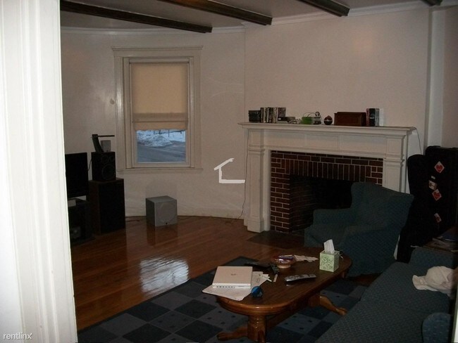 Building Photo - 4 br, 2 bath  - 161 Thorndike St