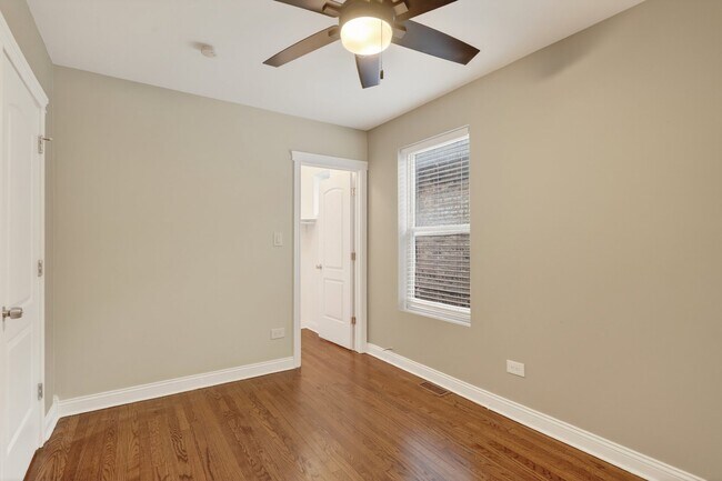 Foto del edificio - 7433 S Perry Ave