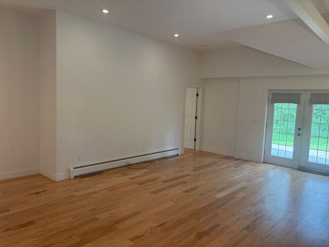Building Photo - Large modern single-family home for rent.
