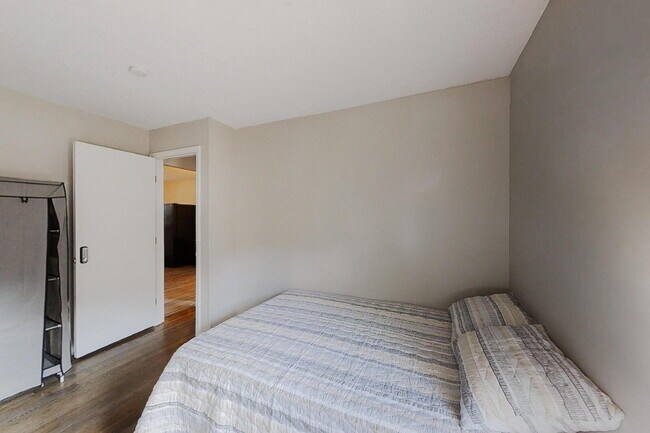 Foto del edificio - Hickory Hills Estates Home, a 8 minute walk to transit stop N Hairston Rd & 452