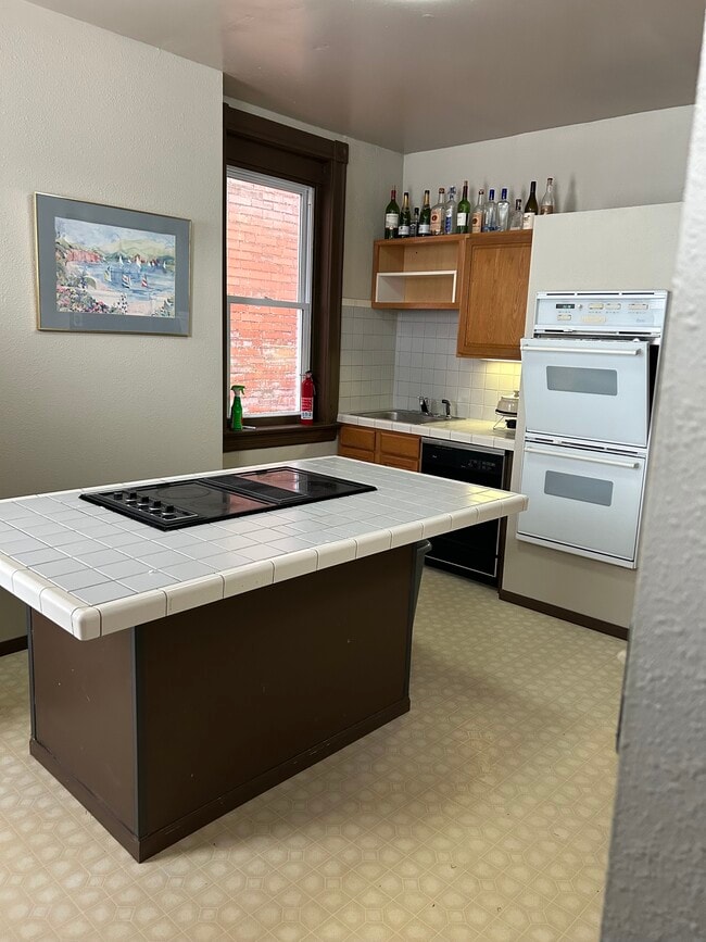 Building Photo - 4545 Oakland Ave