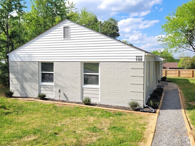 Building Photo - 1111 Bose Ave