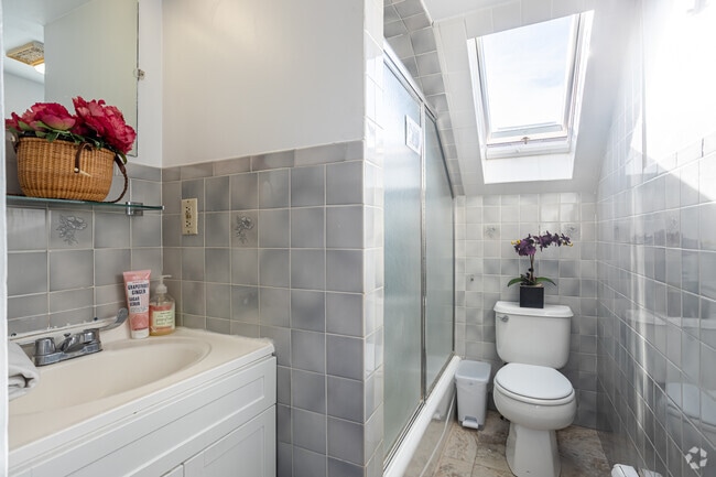 Interior Photo - 27 William St