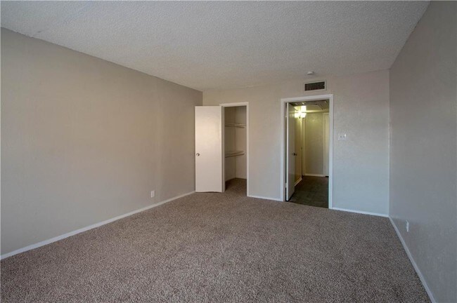 Building Photo - 5065 Ridglea Ln