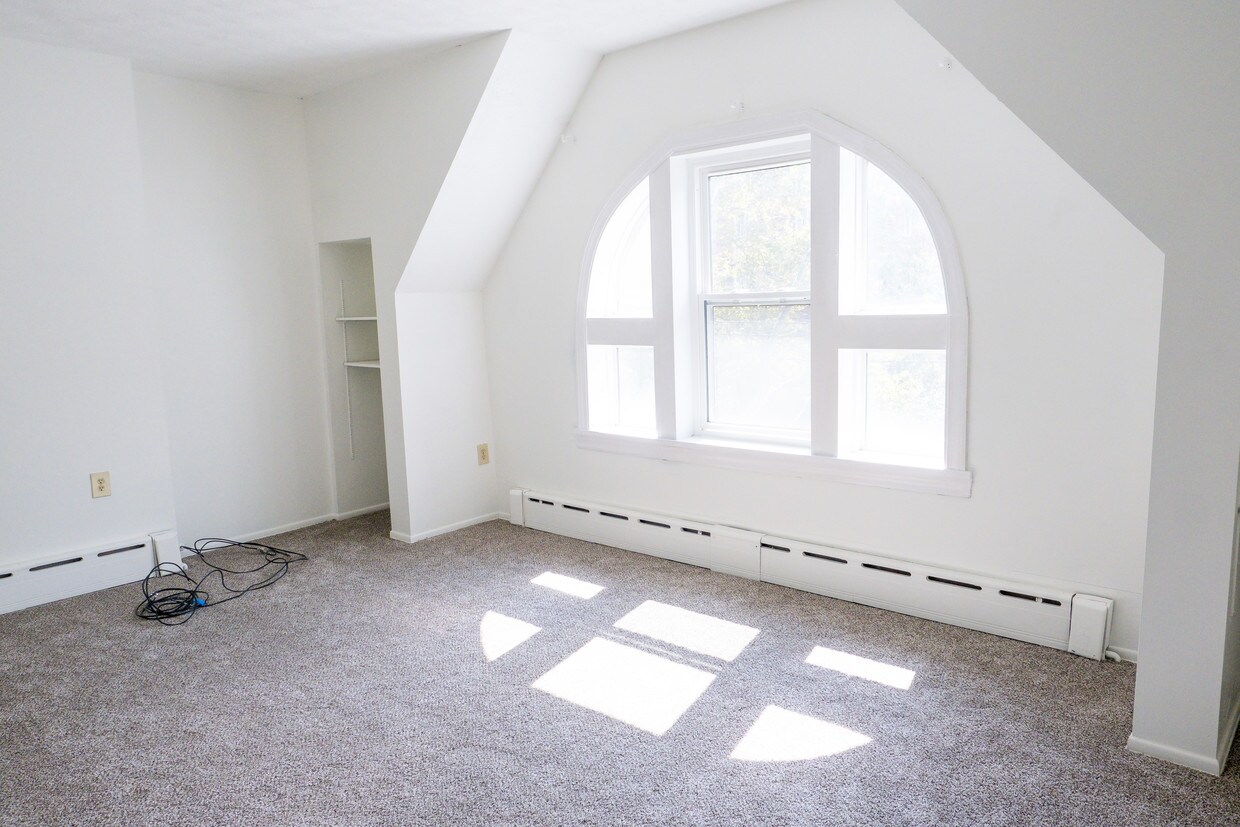 Living Space with cable hookup and window - 334 N Craig St
