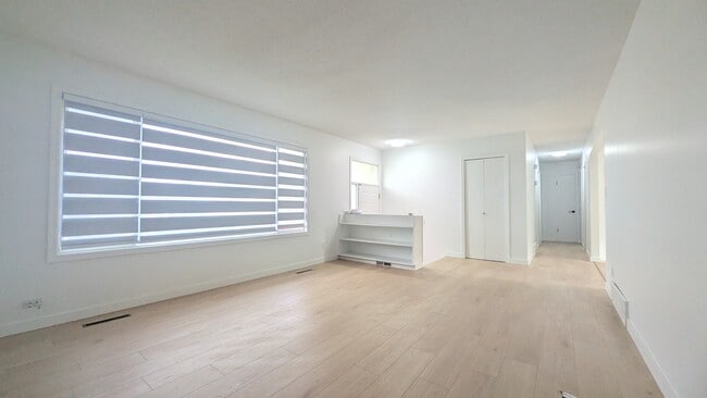 Building Photo - 46050 Camrose Ave