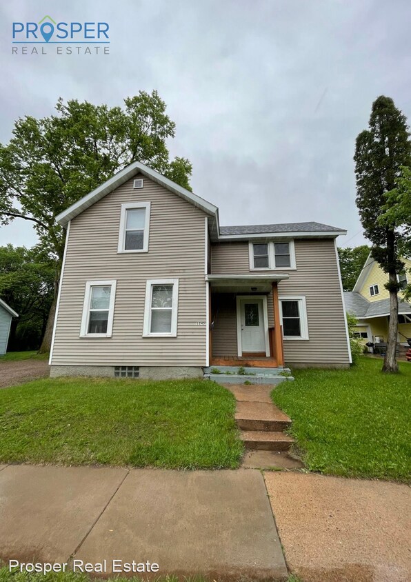 1245 S Farwell St, Eau Claire, WI 54701 House Rental in Eau Claire