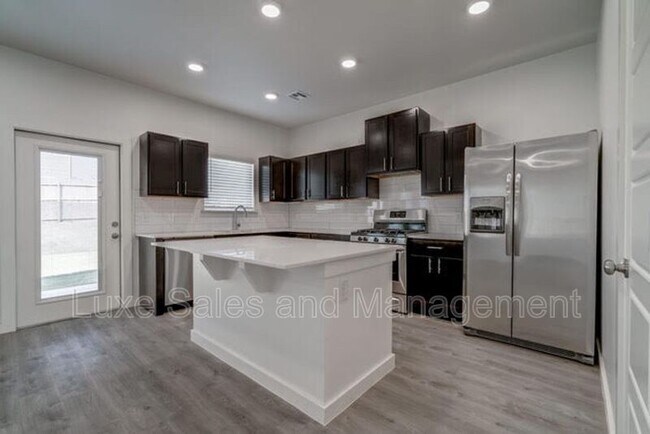 Building Photo - 7901 NW 135th Terrace