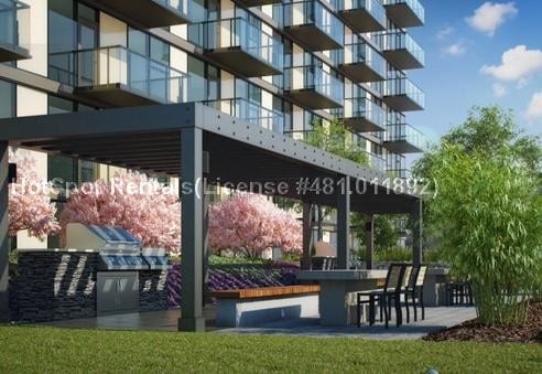Building Photo - 123 N Desplaines St