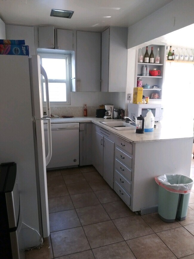 Foto del edificio - 2524 Mapleton Ave