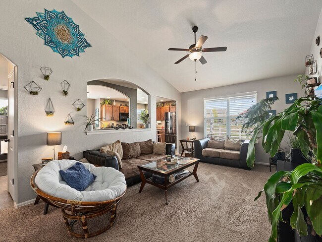 Foto del edificio - Beautiful 3 Bed, 2 Bath Ranch-Style House in East Windsor!
