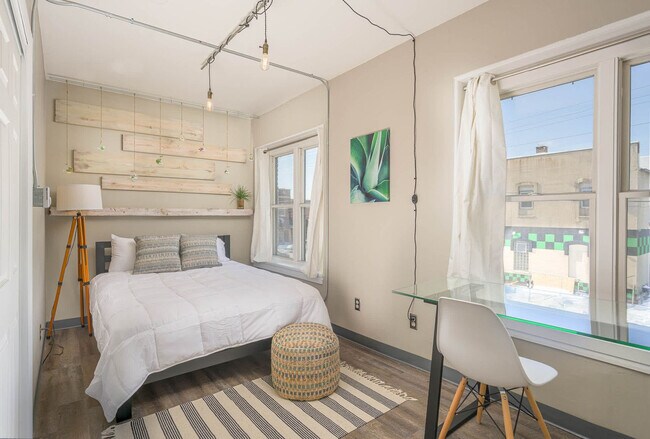 Foto del edificio - 532 W College Ave