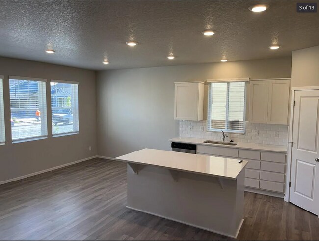 Building Photo - 20600 SE Byron Ave