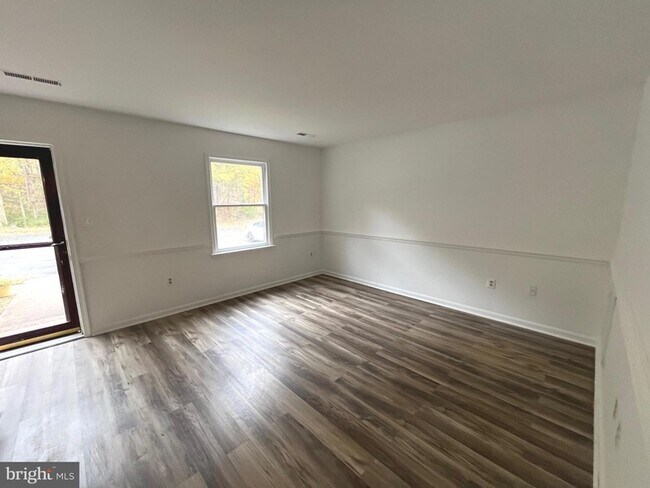 Foto del edificio - 255 Farrell Ln