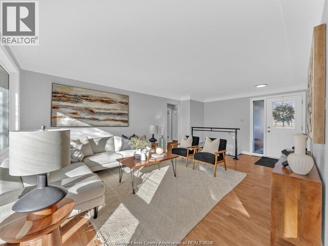 Building Photo - 8 Gladstone Ave