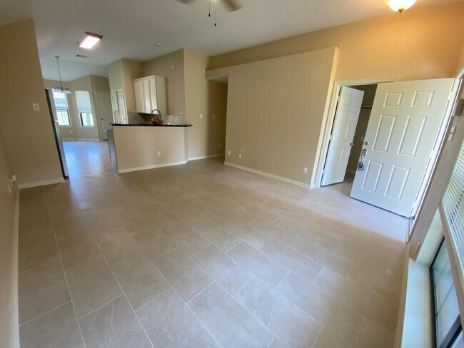 Building Photo - 956 Oak Falls Dr