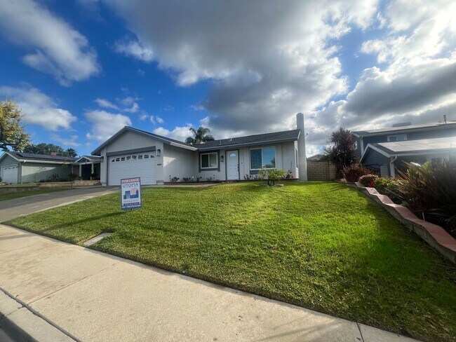 Foto del edificio - Single family home located in desirable Yorba Linda neighborhood! SMALL/MEDIUM DOGS OK!