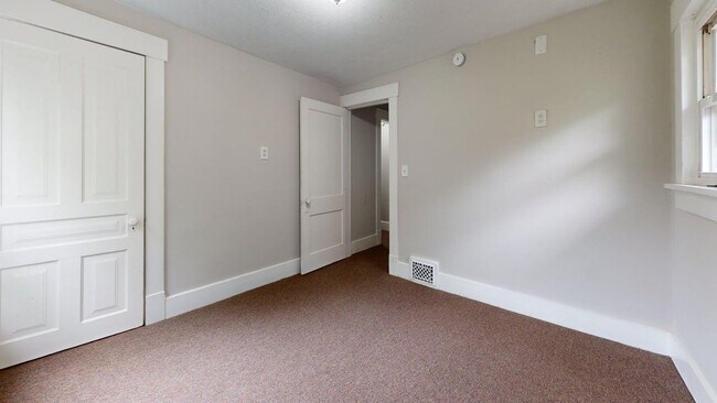 Foto del edificio - 515 Newton Ave NW