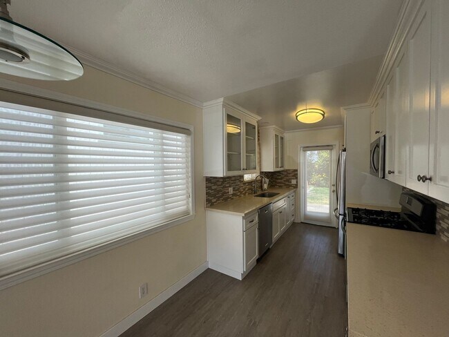 Building Photo - Amazing Location! Charming House in Los Osos!