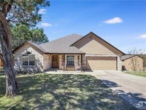 Building Photo - 514 Cowal Dr S