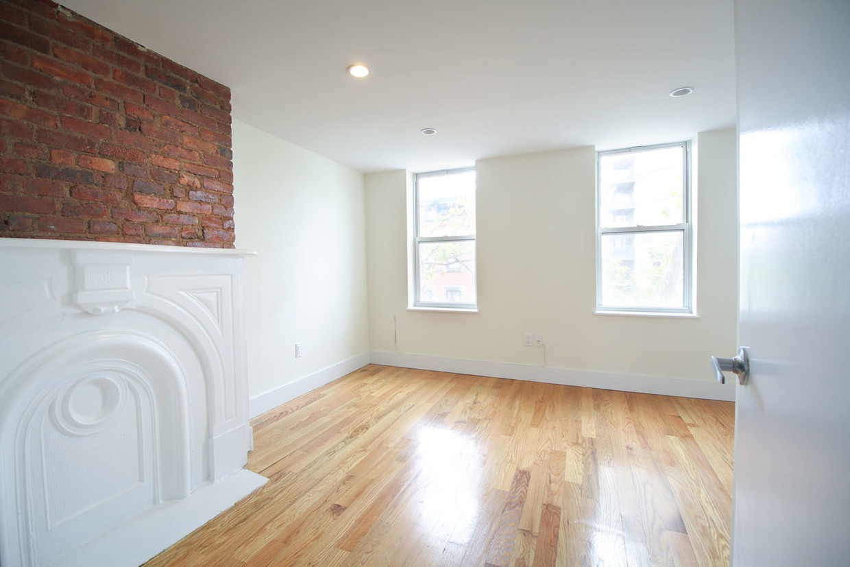 Primary Photo - 143 N 8th St