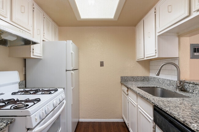 Interior Photo - Vista Ventana