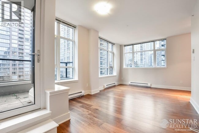 Building Photo - 988 Richards St
