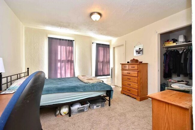 Building Photo - 652 E 3rd St