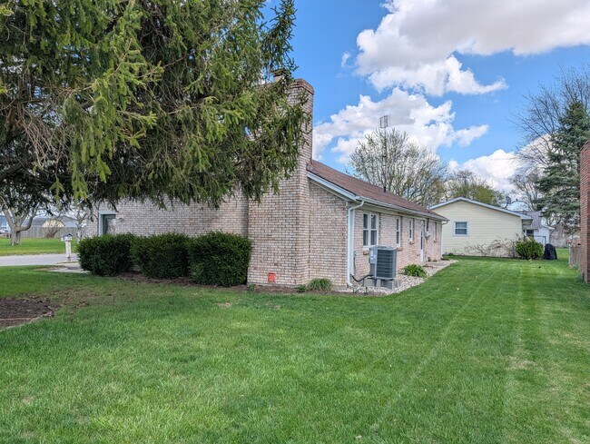 Foto del edificio - 1070 Westchester Ct