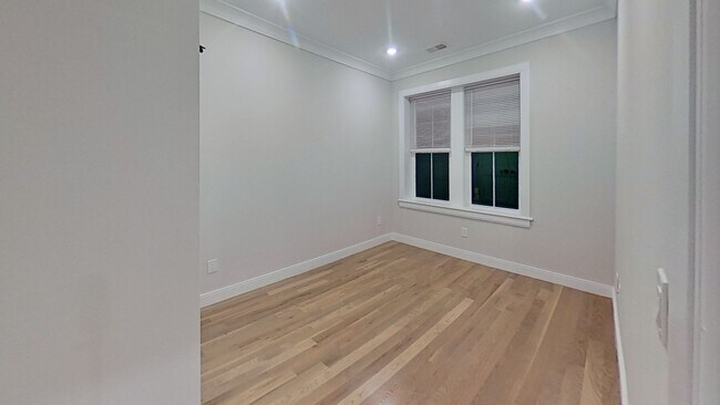 Foto del edificio - 47 Englewood Ave