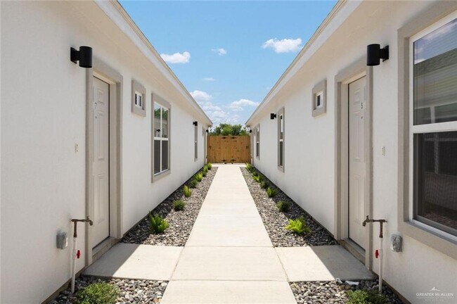 Foto del edificio - 16 S Alamo Rd