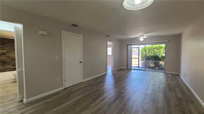 Foto del edificio - 930 SW 47th Terrace