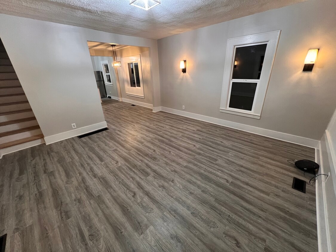 Photo - 1410 Center St (Lansing, MI)