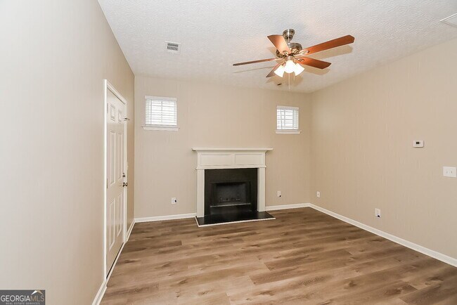 Building Photo - 4541 Parkway Cir