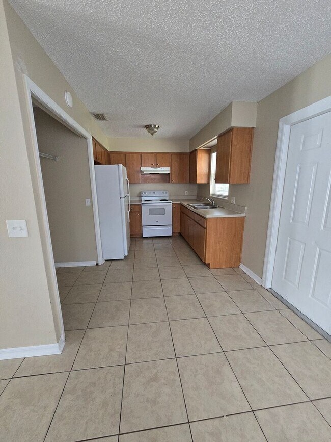Foto del edificio - Three bedroom two bath home