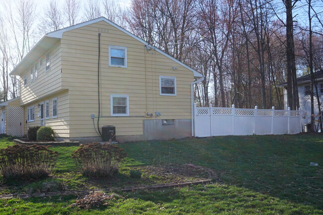 Building Photo - 54 Northbrook Dr