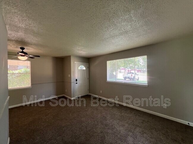 Foto del edificio - 368 E Shelby Dr