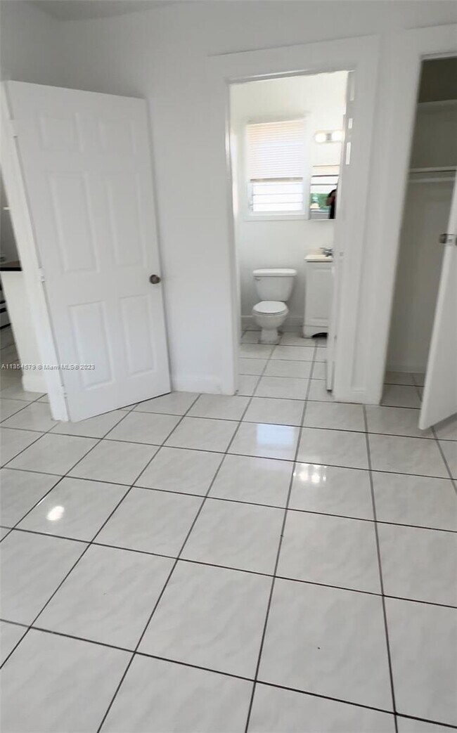 Foto del edificio - 2328 SW 17th St
