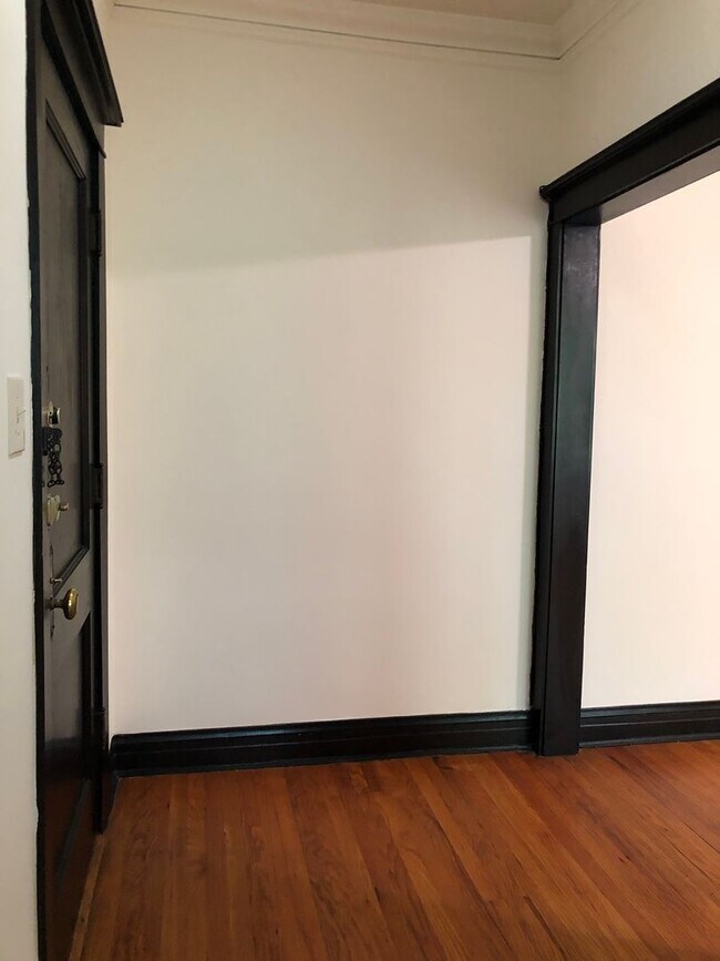 Foto del edificio - Fantastic Roscoe Village One Bedroom