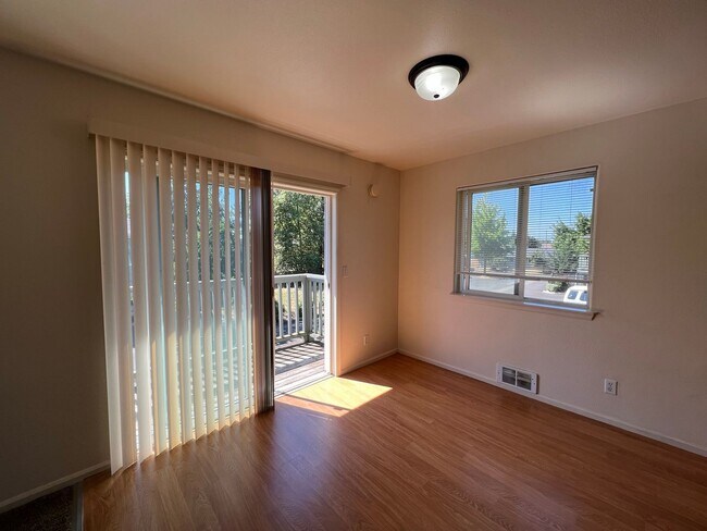 Foto del edificio - 1622 W Broadway