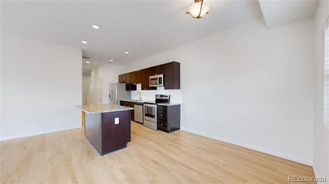 Building Photo - 2621 Sable Blvd
