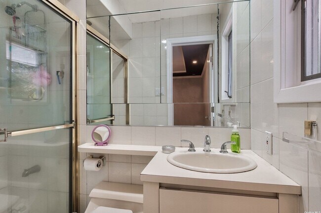 Foto del edificio - 182 Birchwood Park Dr