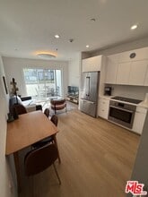 Building Photo - 1130 N Orange Dr