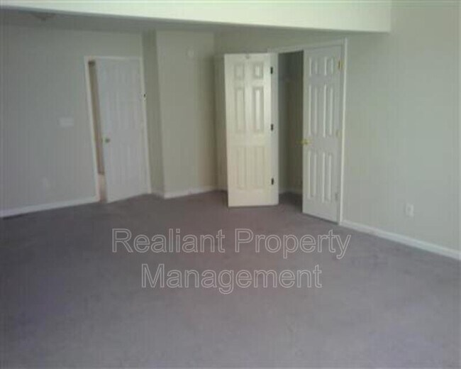 Building Photo - 104 Florence Ct