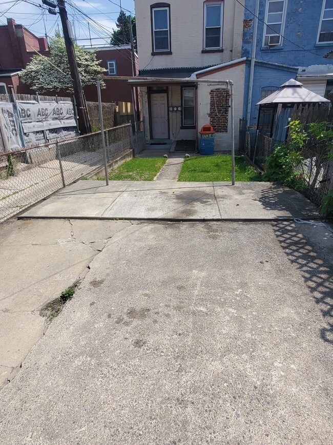 Building Photo - 638 2nd1