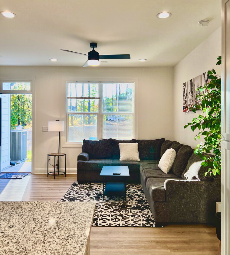 Foto principal - Room in Townhome on Brushfoot Wy