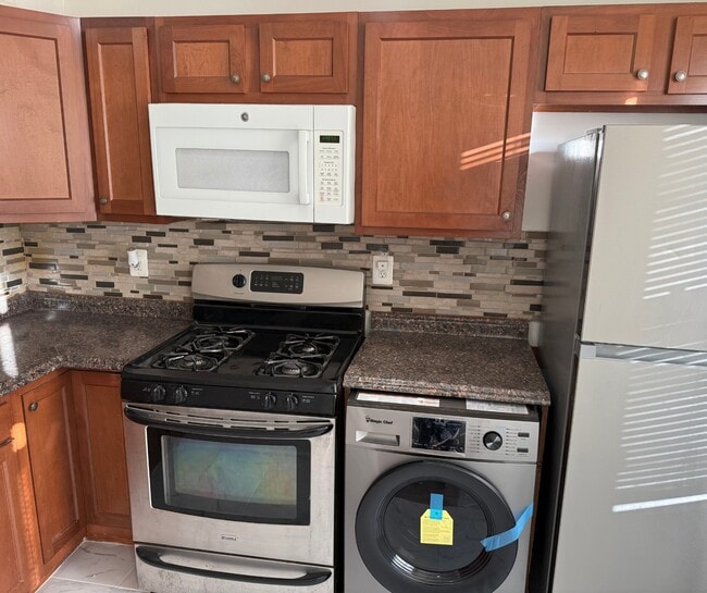 Foto del edificio - 5644 Midwood Ave