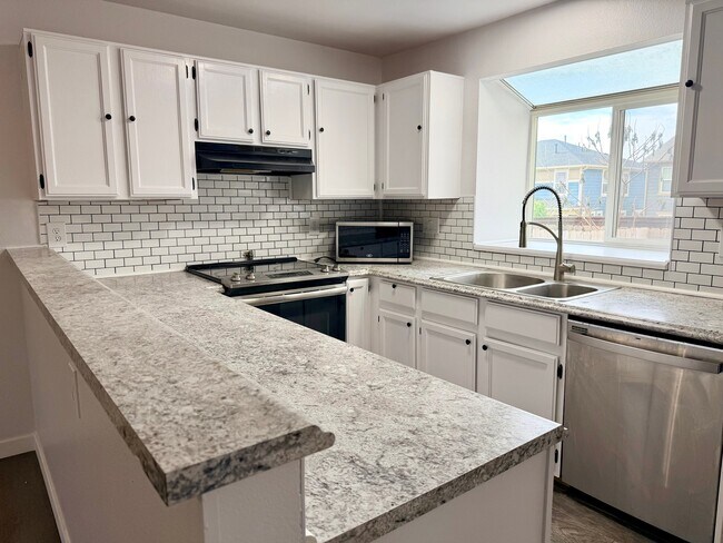 Building Photo - 1192 S Zeno Way